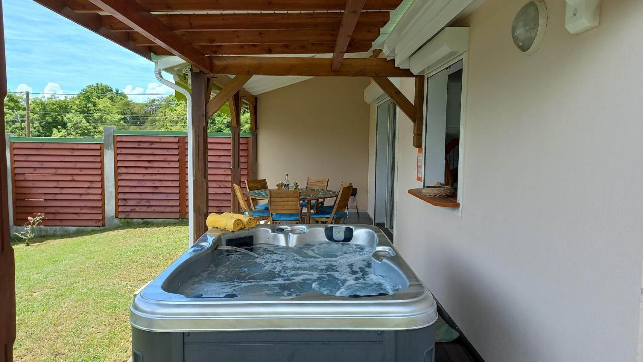 Villa Lovado Avec Jacuzzi Saint-Francois  Esterno foto